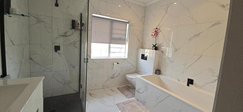 To Let 4 Bedroom Property for Rent in Greenways Golf Estate Western Cape